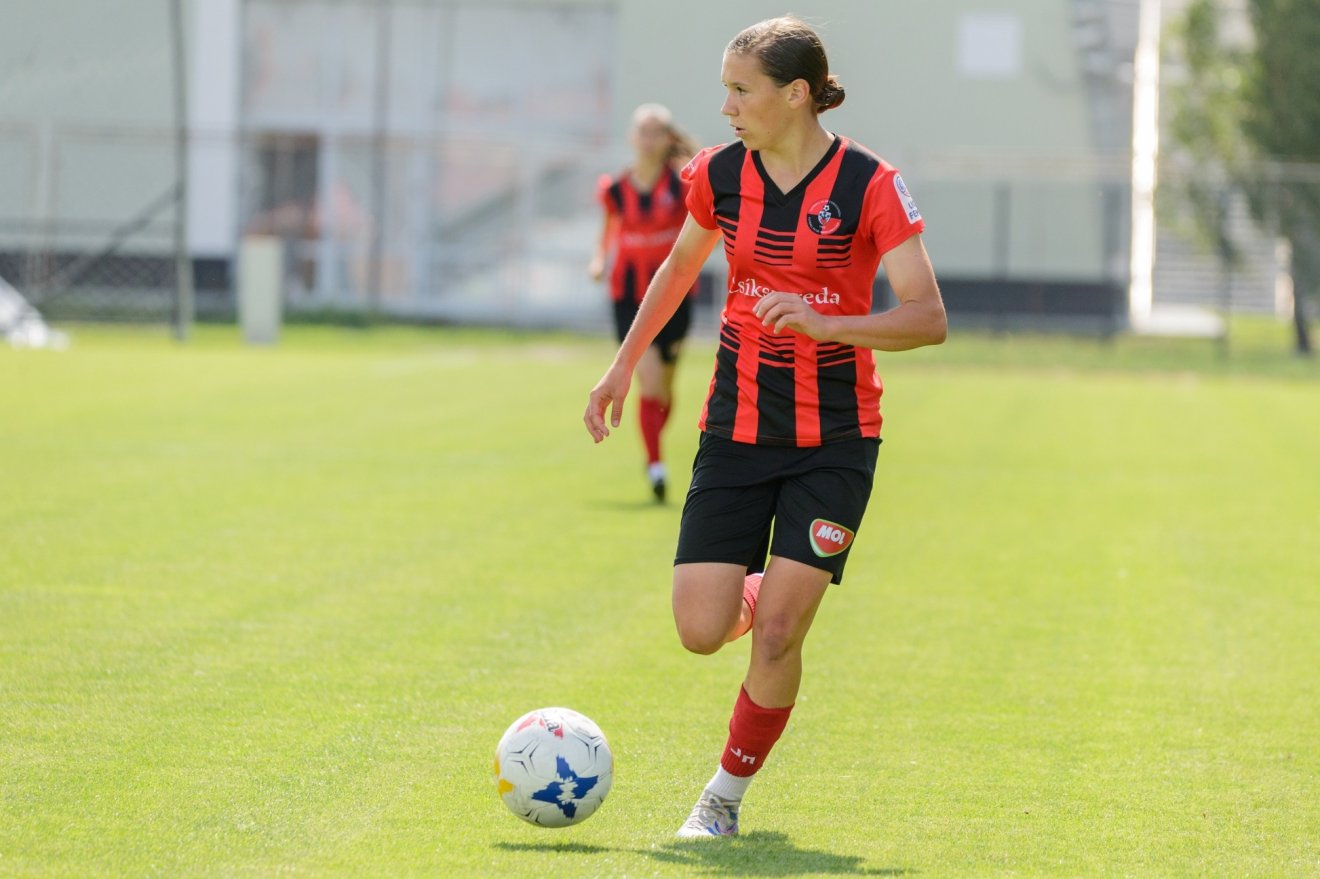 Szőke Eszter felfutásai mindig pánikot keltettek a vendégek védelmében •  Fotó: Pál Zoltán/ FK Csíkszereda