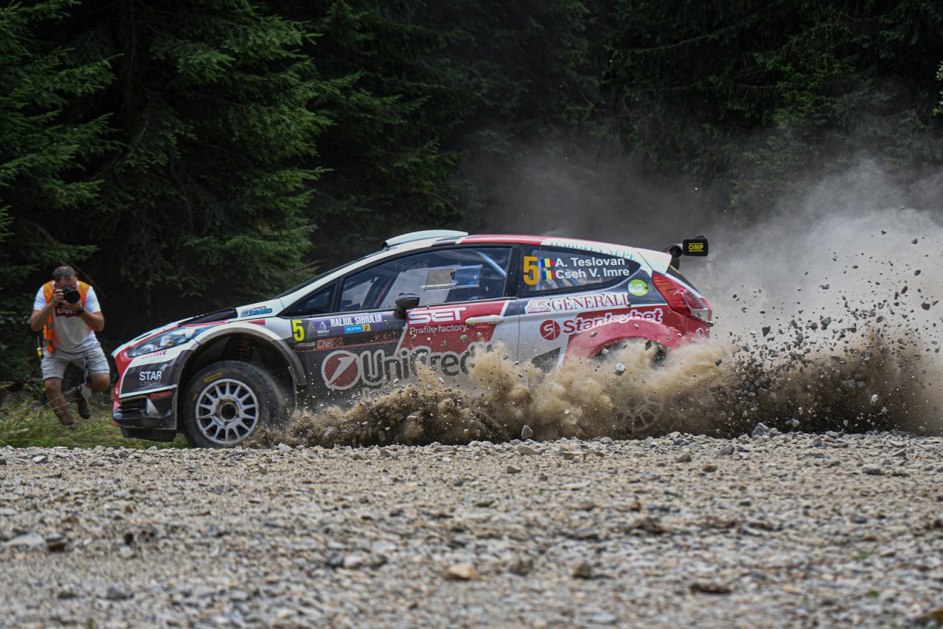 Porfelhők nehezítették a pilóták dolgát •  Fotó: Balázs Attila/ RallyPhoto Hunters