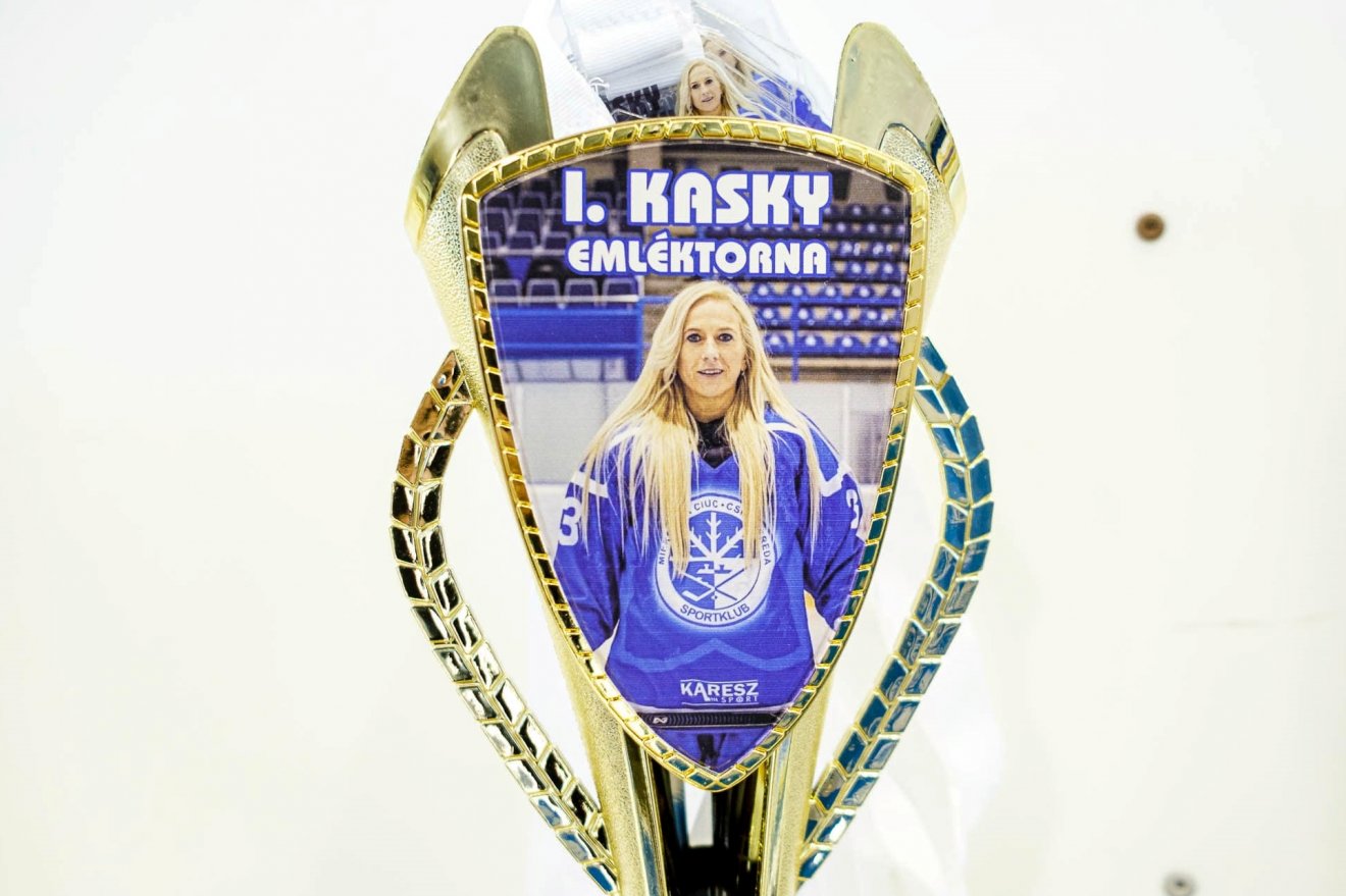 Serleg Sajtos Katalin arcképével •  Fotó: Csíkszeredai Sportklub/ Veres Nándor