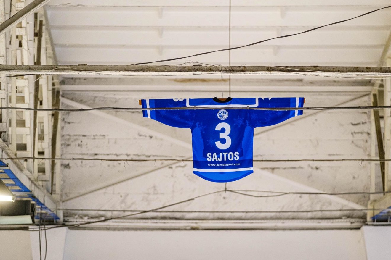 Sajtos Katalin meze a jégpályánál •  Fotó: Csíkszeredai Sportklub/ Veres Nándor