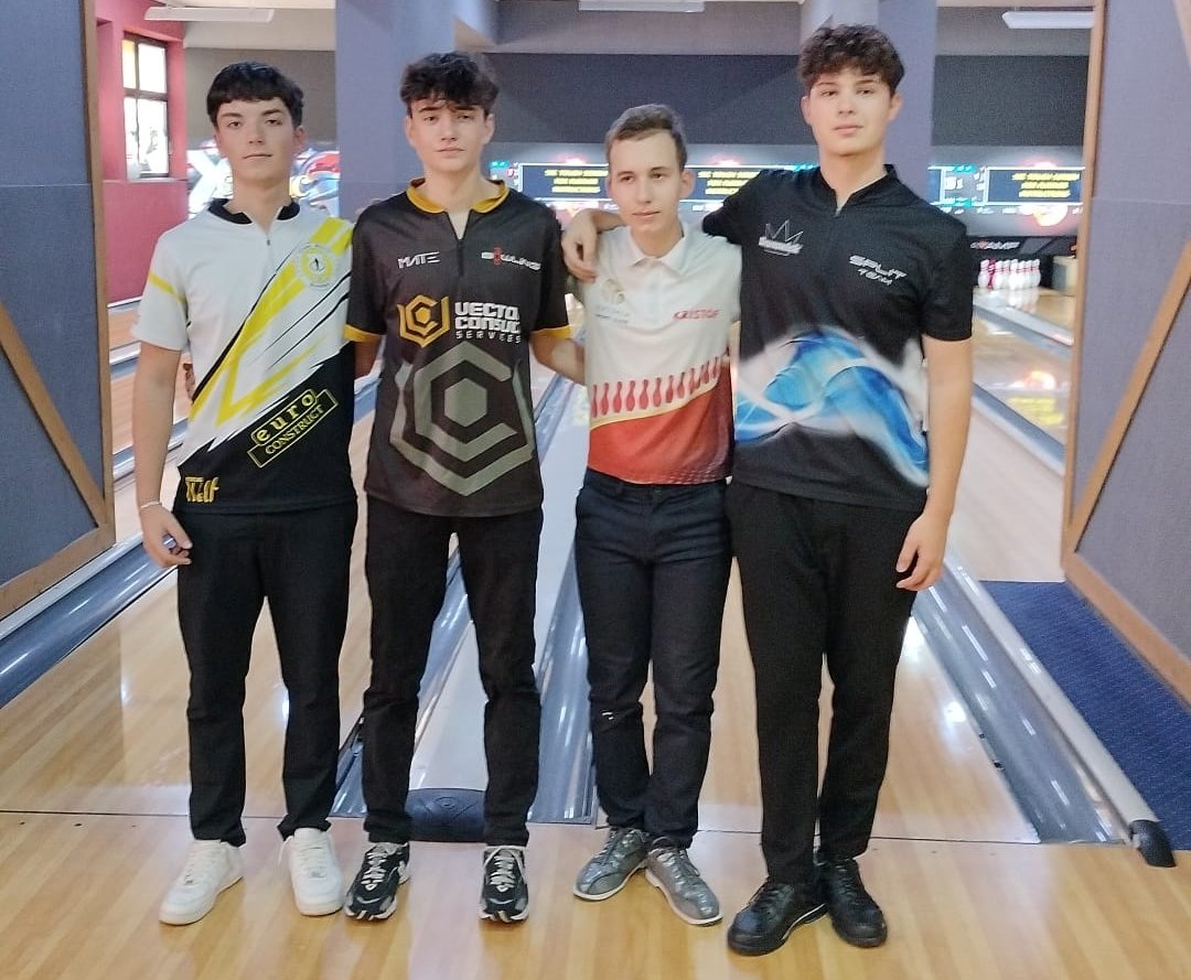 Az ifjúsági bowling-bajnokság legjobbjai. Balról jobbra: Adrian Bălos, Balázs-Bécsi Máté, Somorai Kristóf és Radu Tufan •  Fotó: Román Bowling-szövetség