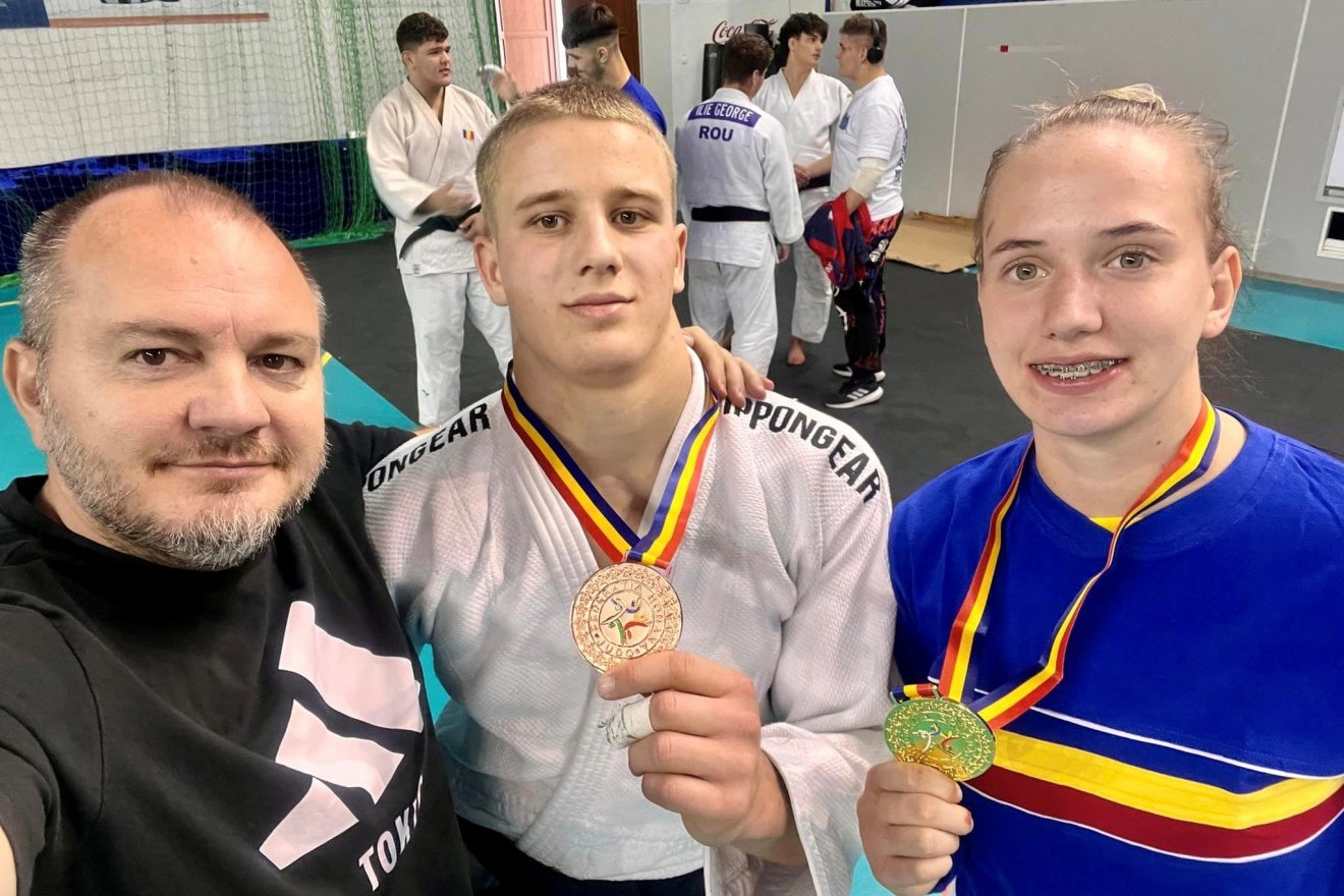 Albu Botond edző, Mihály Hunor és Lajos Orsolya •  Fotó: Albu Botond