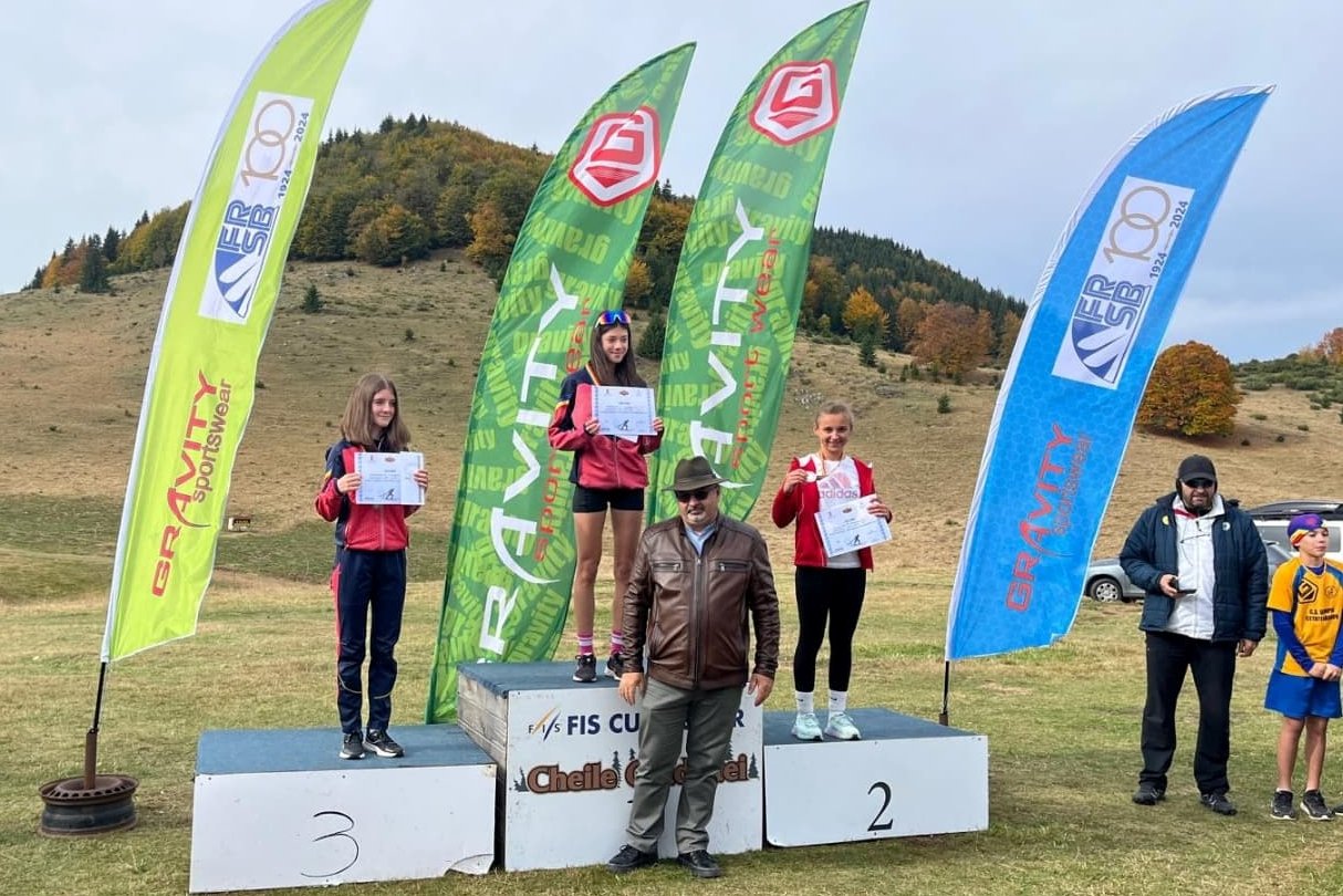 Pályi Krisztina (balról)  bronzérmes lett az egyéni versenyszámban is •  Fotó: Román Sí- és Biatlon-szövetség (FRSB)