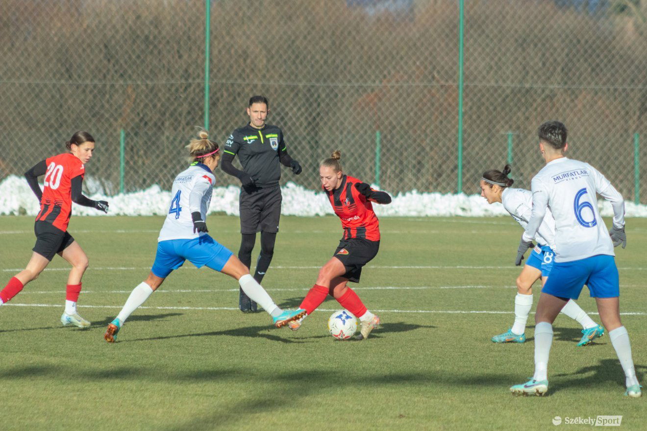 •  Fotó: Borbély Fanni