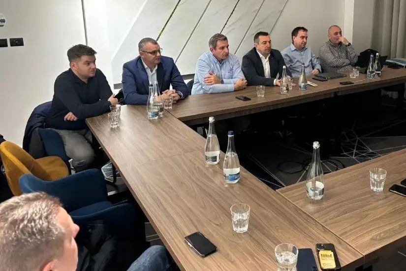 A Román Jégkorong-szövetség (FRHG) vezetőtestülete •  Fotó: Román Jégkorong-szövetség (FRHG)