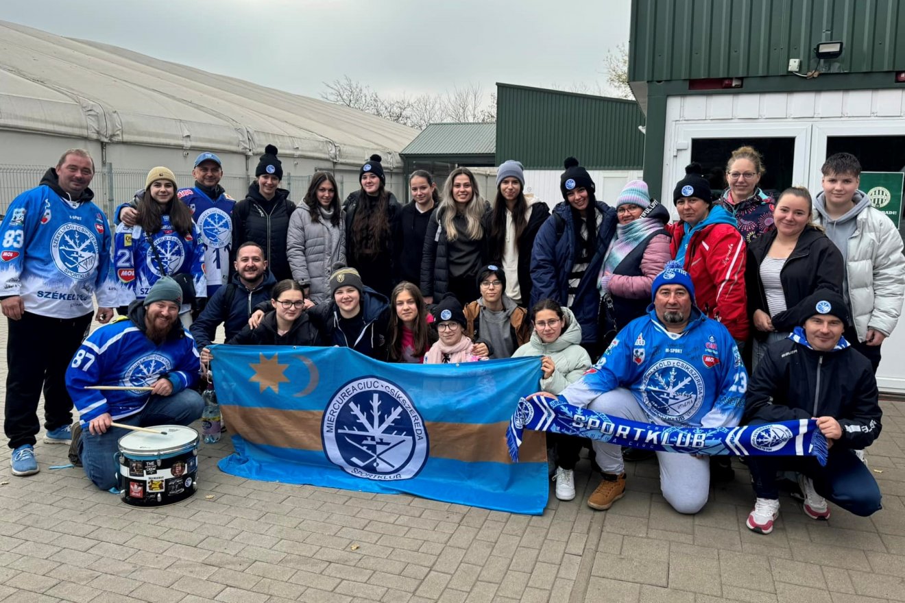 Szurkolótábora is volt Budapesten a Csíkszeredai Sportklub női hokicsapatának •  Fotó: SC Csíkszereda Women’s Ice Hockey Team