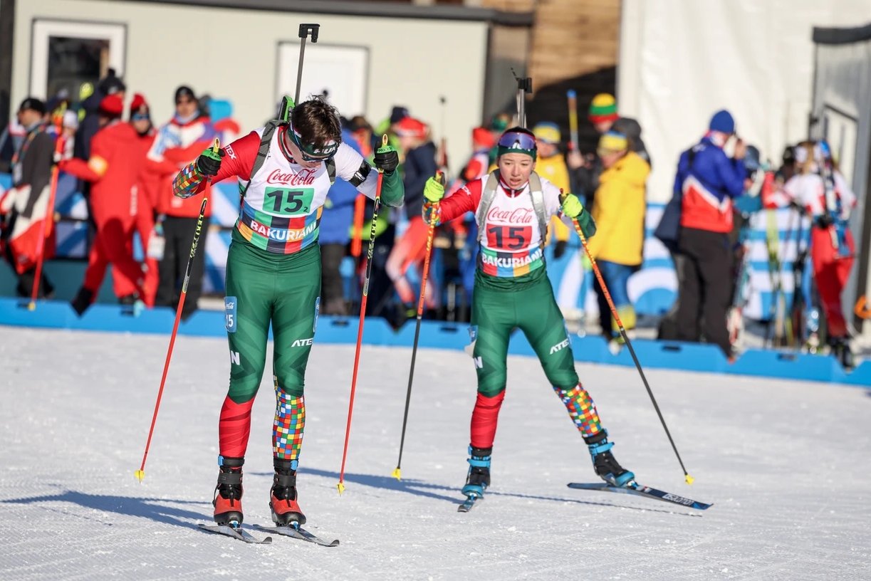 A magyar sílövők váltáspillanata •  Fotó: Magyar Olimpiai Bizottság (MOB)