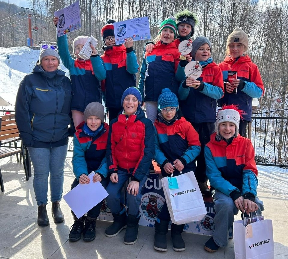 A Kids Sport sícsapata. Balról Bónis Annamária edző, a klub elnöke •  Fotó: Kids Sport