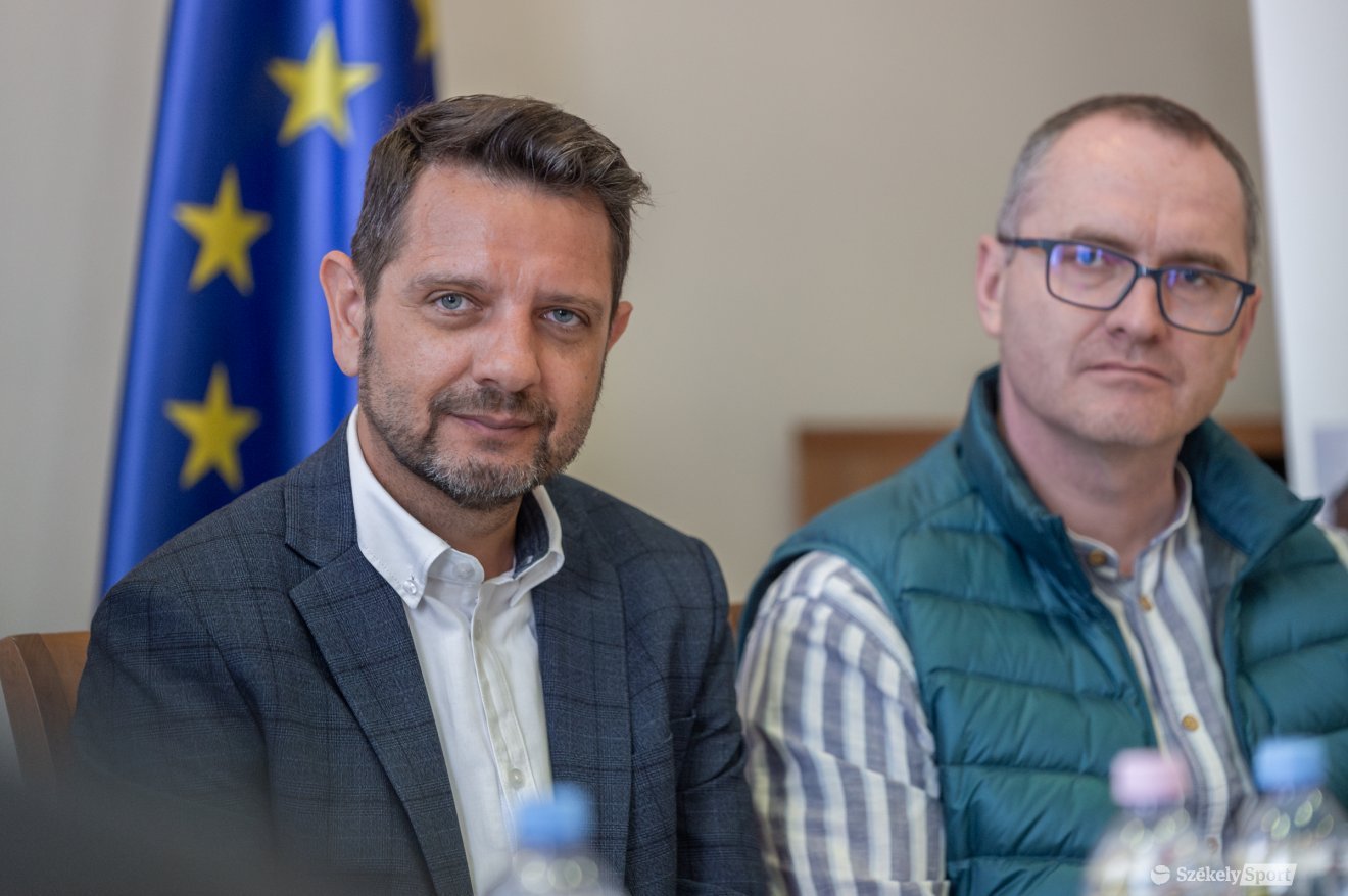 Dolhai István, Magyarország csíkszeredai főkonzulja és Korodi Attila, Csíkszereda polgármestere •  Fotó: Pinti Attila
