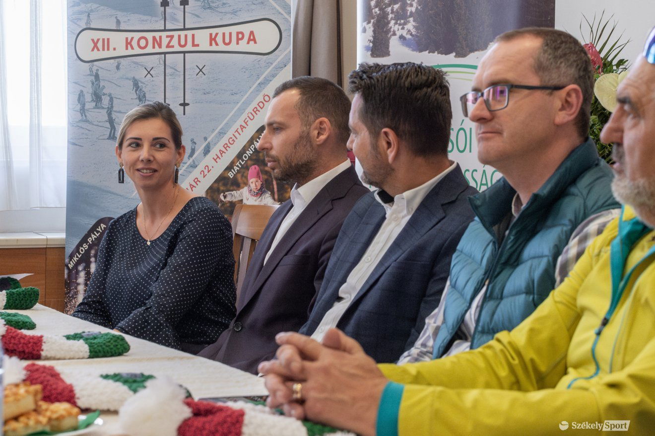 Balról jobbra Gegő Zsófia, Bíró Barna Botond, Dolhai István, Korodi Attila és Márton Simon •  Fotó: Pinti Attila