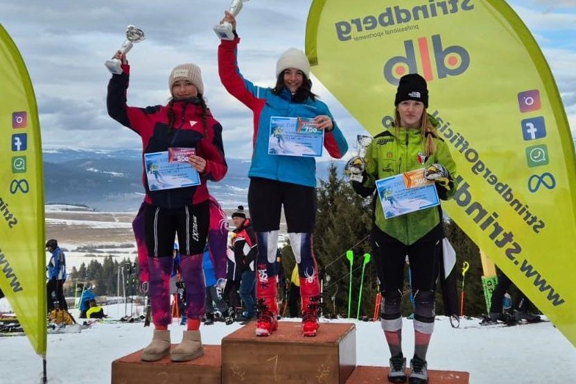 Az U16-os korosztályban Balogh-Lőrincz Abigél (balról) második, Rahău Hanna Viktória (jobbról) pedig harmadik lett •  Fotó: Csíkszeredai ISK