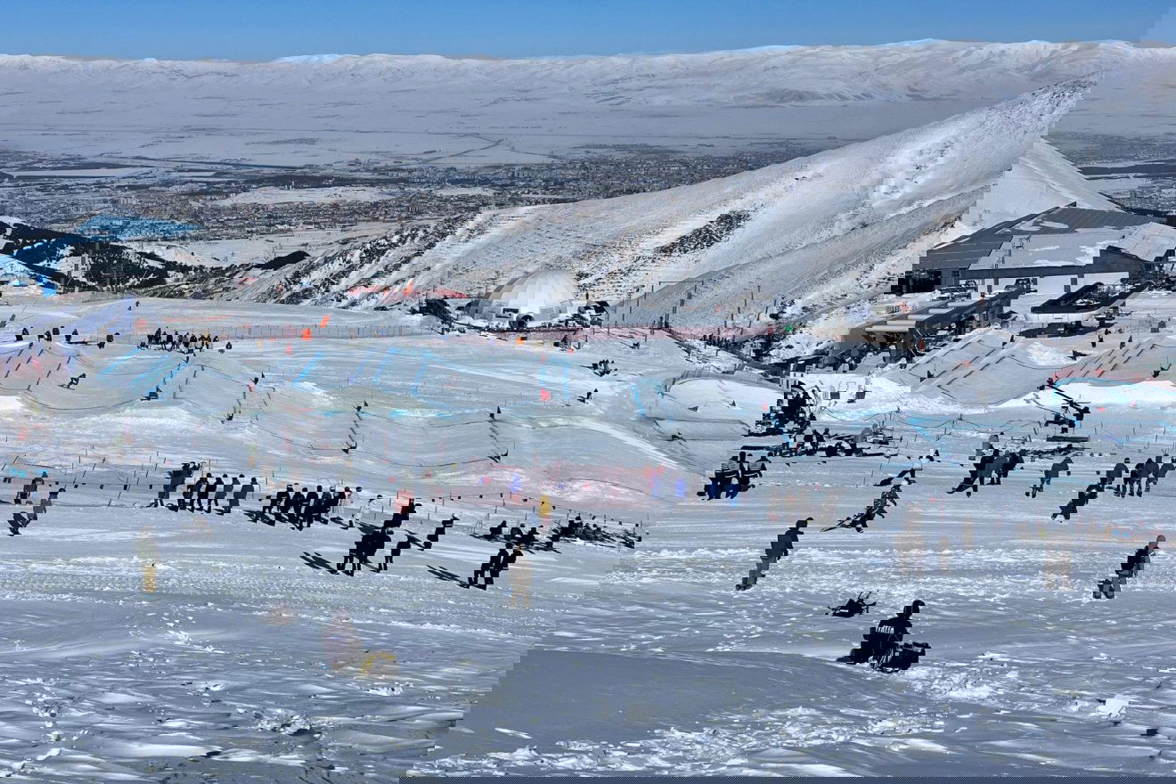 Erzurum. A törökországi snowboard világkupa-verseny helyszíne •  Fotó: Reisz Zoltán/ VSK Csíkszereda