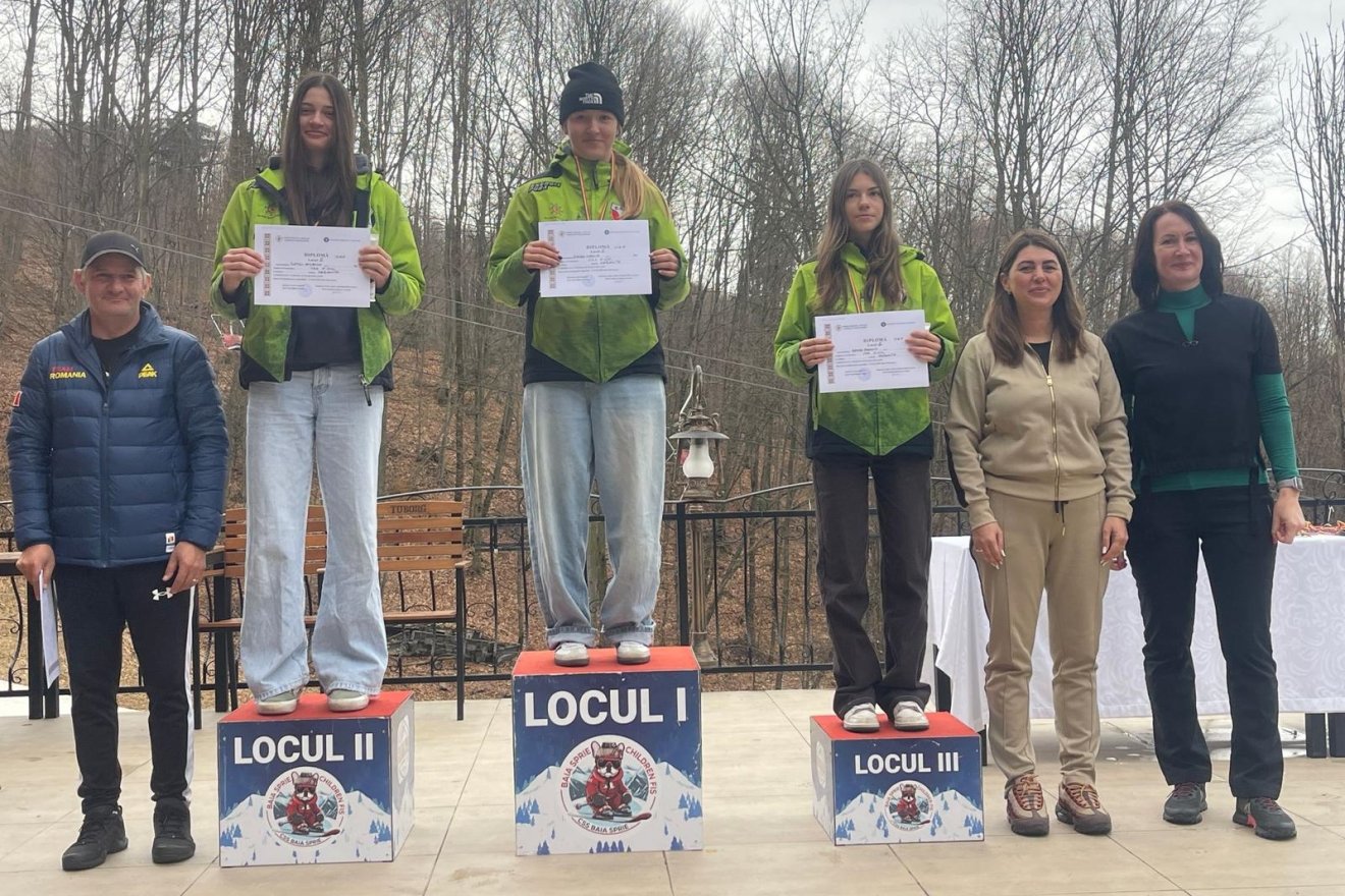 Az U16-os korosztály műlesikló lányversenyének legjobbjai •  Fotó: Csíkszeredai ISK
