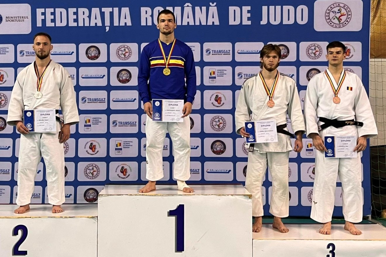 Radvánszki Szilárd (középen), a 81 kg-os súlycsoport legjobbja •  Fotó: Albu Botond