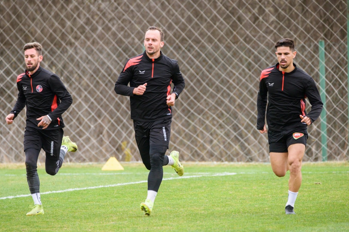 Futóedzés az FK Csíkszeredánál. Balról jobbra Babati Benjámin, Jozef Dolný és Francisco Anderson Ceará •  Fotó: Pál Zoltán/ FK Csíkszereda