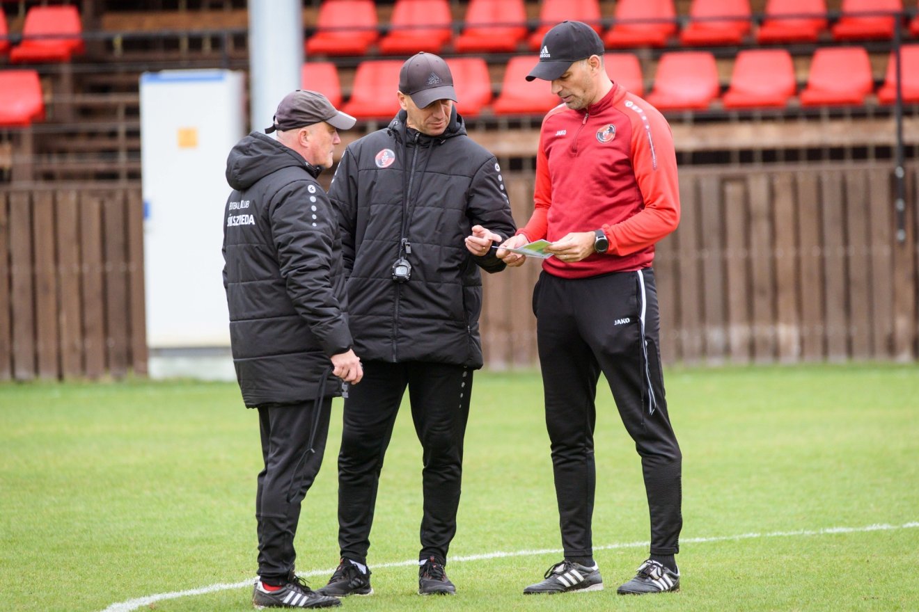 Az FK Csíkszereda stábja. Balról jobbra: Albu László, Ilyés Róbert és Bajkó Barna •  Fotó: Pál Zoltán/ FK Csíkszereda