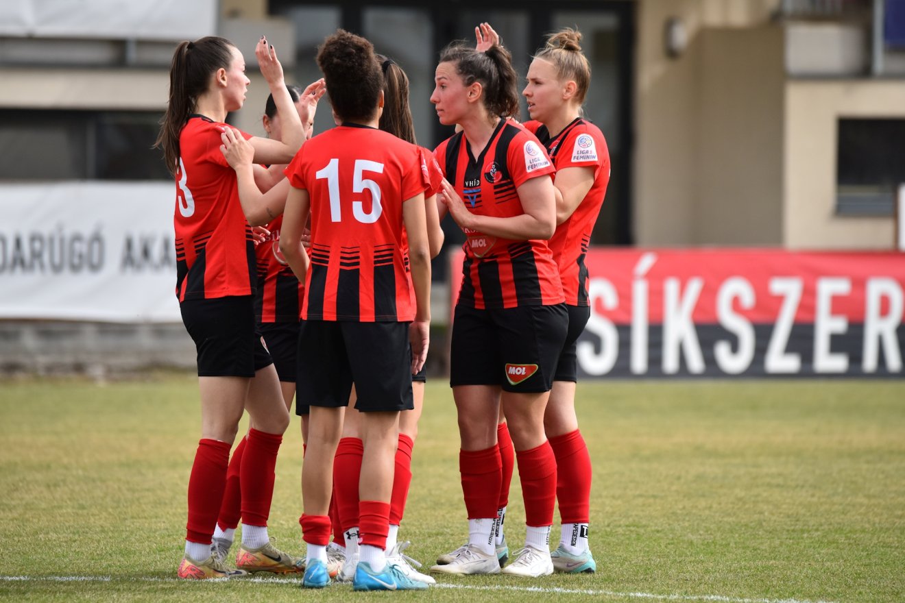A csíkiak gólját Geréd Erika (balról az első, 13-as mezzel) szerezte •  Fotó: Pál Zoltán/ FK Csíkszereda