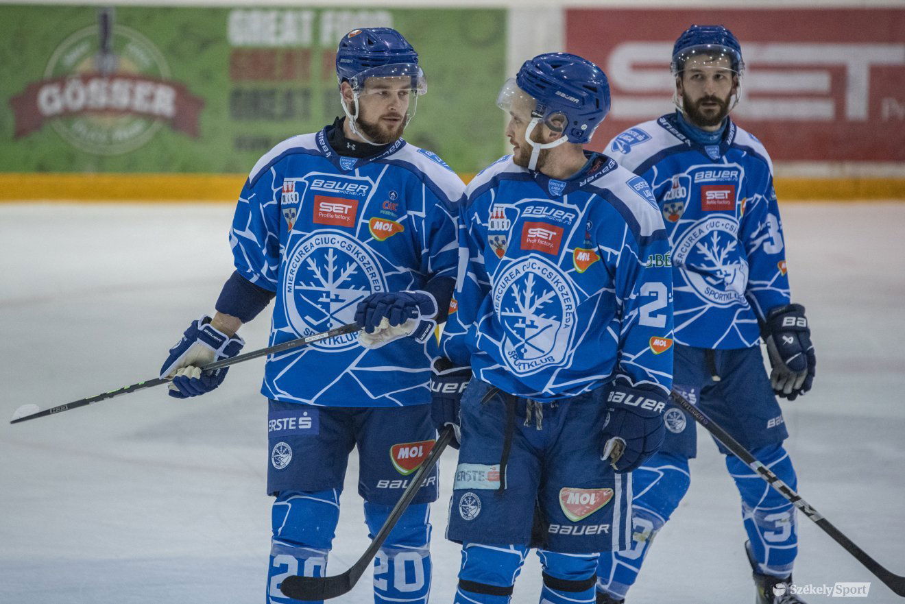 A Sportklub egyik legerdményesebb támadósora. Balról jobbra: Becze Tihamér, Antonín Honejsek és Rokaly Szilárd •  Fotó: Borbély Fanni
