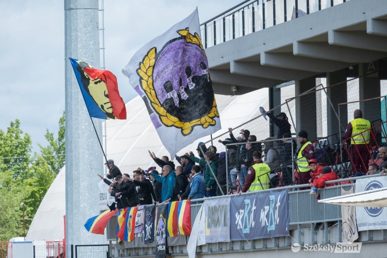 A magyarokat szidták az FC Argeș szurkolói