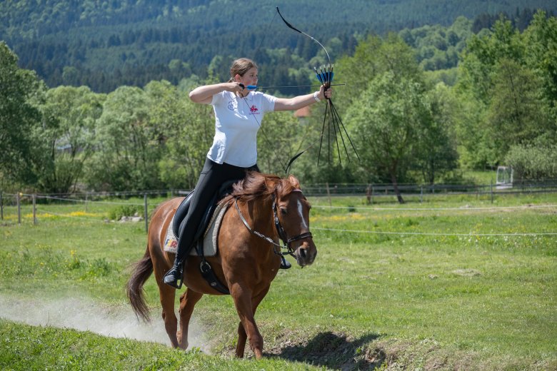 Nyílt napra készülnek a lovasíjászok Csibában