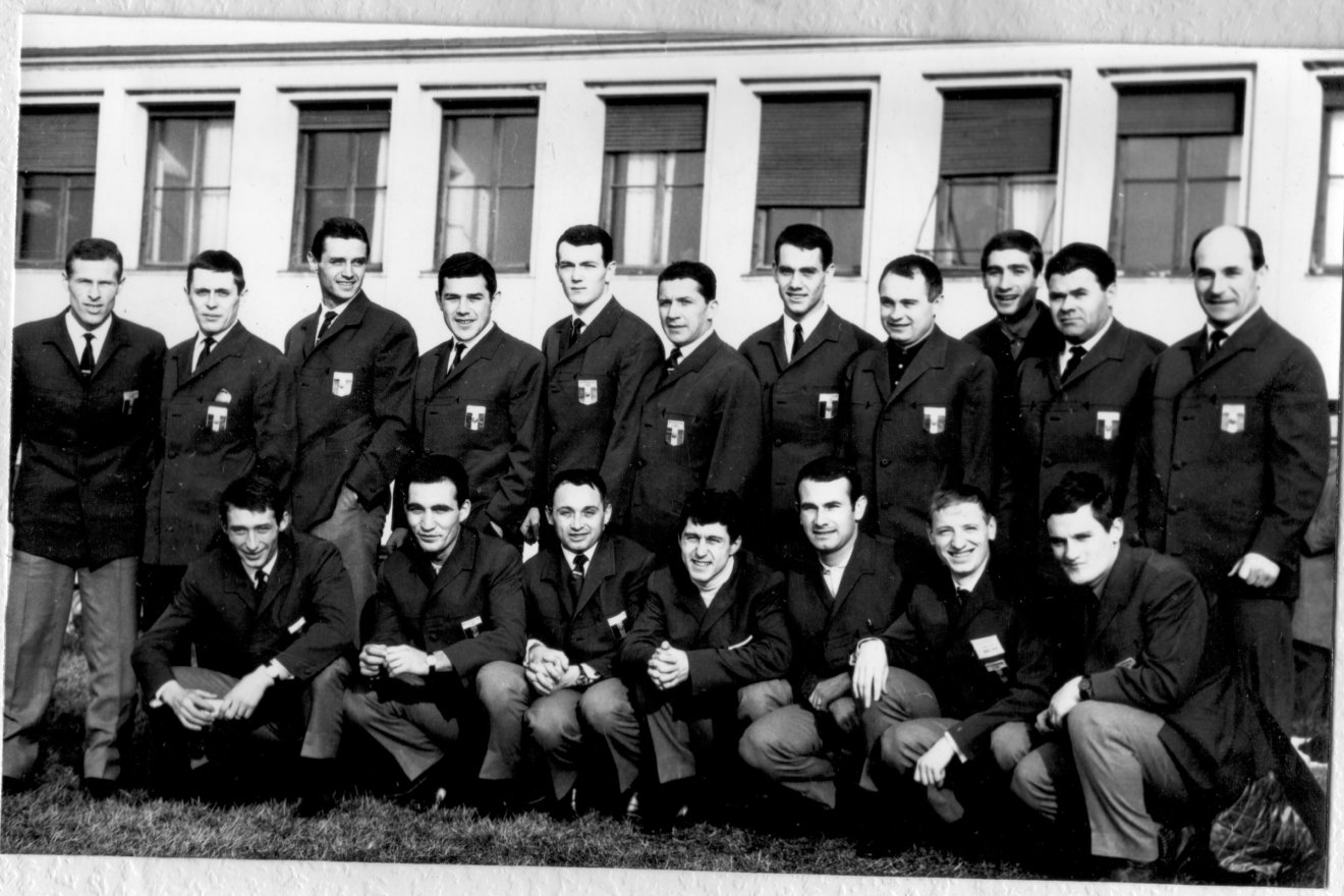 Az 1968-as olimpián részt vevő romániai jégkorong-válogatott. Ennek a csapatnak a zöme alkotta az 1972-es világbajnoki együttest •  Fotó: Basa János gyűjtemányéből