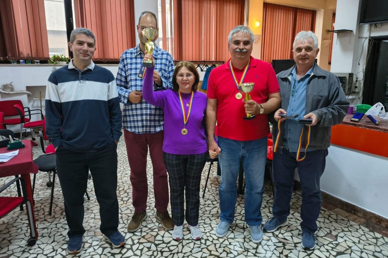 Balról jobbra: Ungureanu, Pârvulescu, Simona Darie, Costache Darie és Valimarescu •  Fotó: Magyari Zoltán