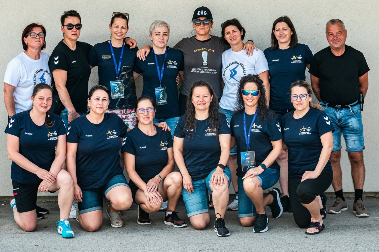 A tavalyi világkupán részt vevő csíki együttes. Jobbról Halmágyi Zsolt, a csapat edzője •  Fotó: Halmágyi Zsolt/ sportfotopress