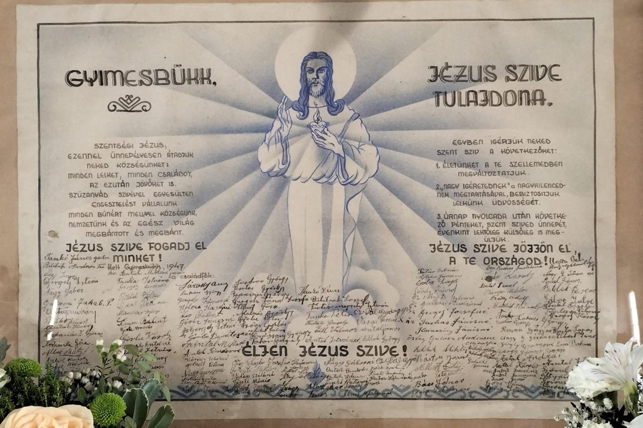 Fogadalmi aláírások 1947-ből •  Fotó: Dobos László