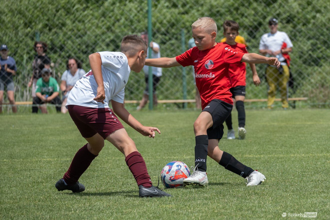Az U10-es korosztályban a Marosvásárhelyi SE legyőzte a házigazda FK Csíkszeredát •  Fotó: Borbély Fanni
