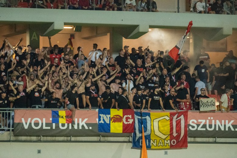 Nem a magyarellenességért, a rasszista rigmusokért büntették a Rapid és a Dinamo szurkolótáborát