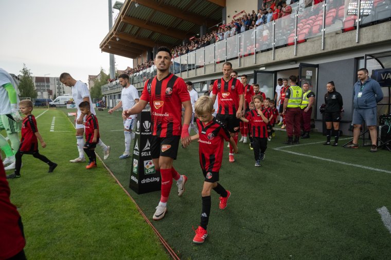Lejár a Marosvásárhelyi ASA meccse, rögtön utána pályán az FK Csíkszereda
