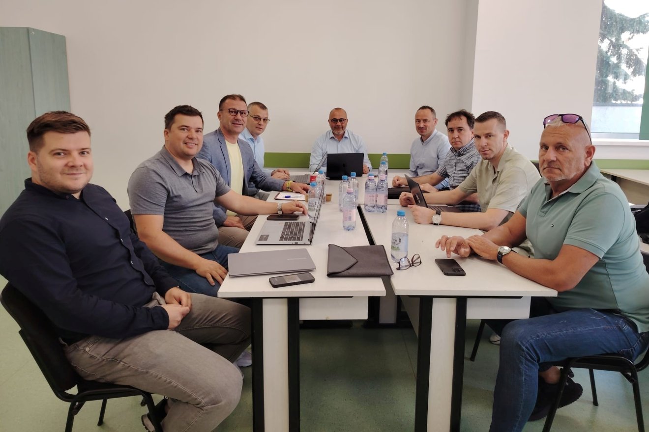 Munkában a romániai jégkorongsport vezetői •  Fotó: Facebook/ Benedek Árpád Csaba