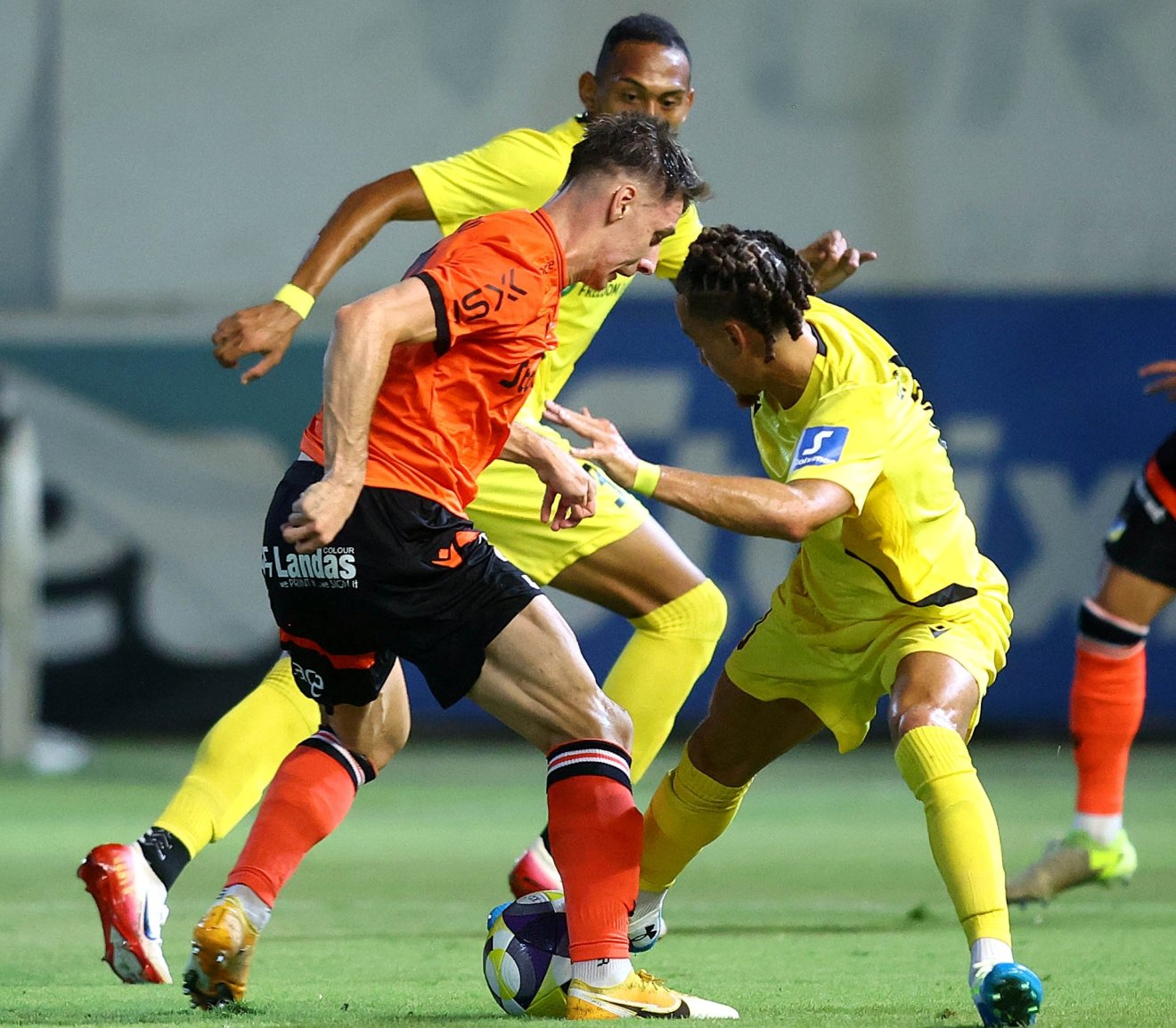 Marius Corbu kitűnően teljesített a középpályán •  Fotó: facebook/ apoel