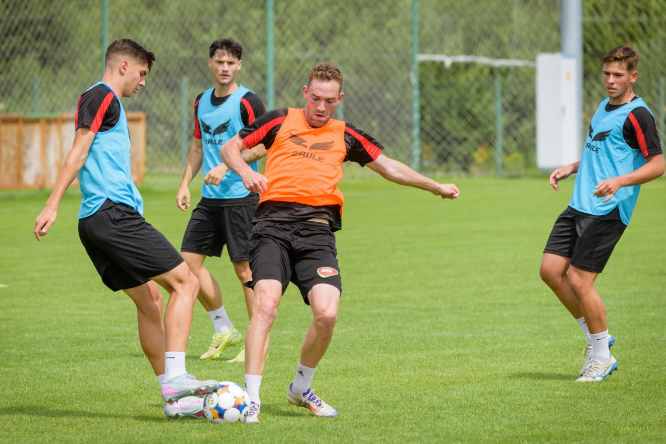 FK Csíkszereda-edzés. A játékosok jóvá szeretnék tenni a Slobozia elleni botlást •  Fotó: Pál Zoltán/ FK Csíkszereda