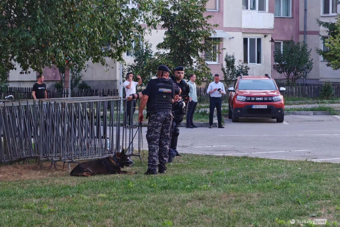 Mindenhol magas a csendőri jelenlét •  Fotó: Pinti Attila