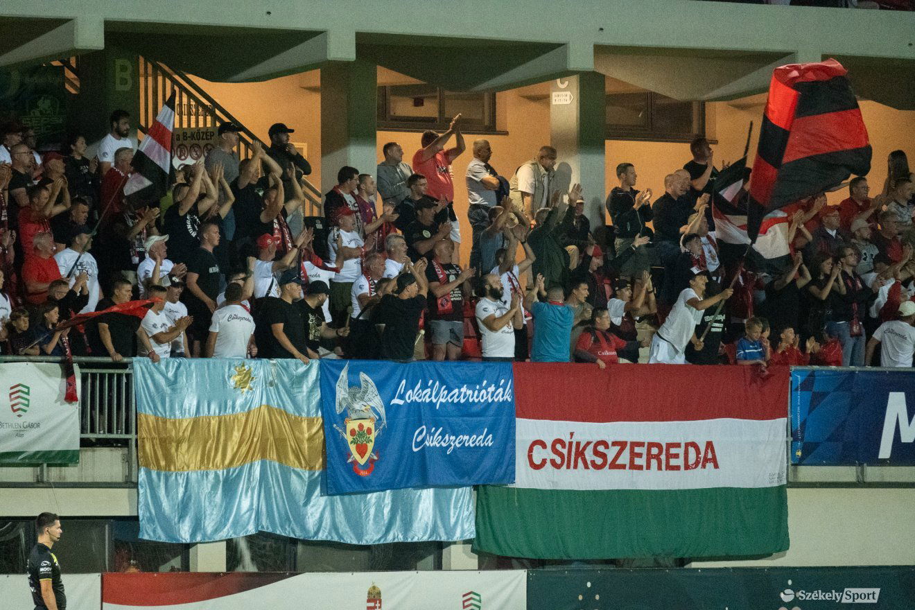Sokak szemét az is szúrja, hogy nem román névvel szerepel az FK  Csíkszereda a bajnokságban •  Fotó: Borbély Fanni