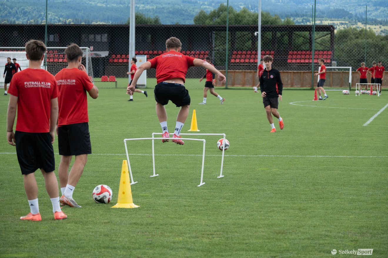 Az FK Csíkszereda U18-as csapatának csütörtök délutáni edzése •  Fotó: Borbély Fanni