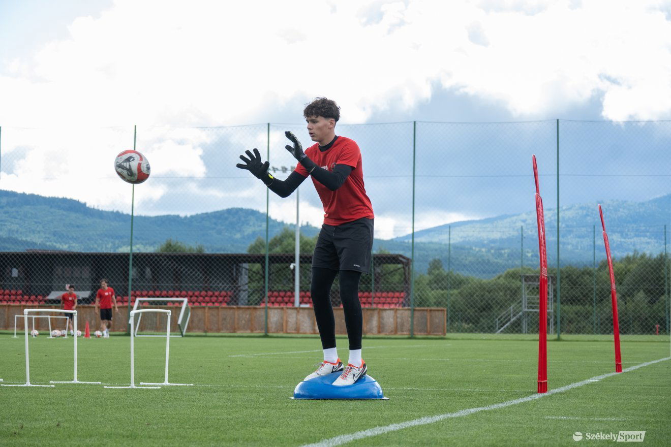 Az FK Csíkszereda U18-as csapatának csütörtök délutáni edzése •  Fotó: Borbély Fanni
