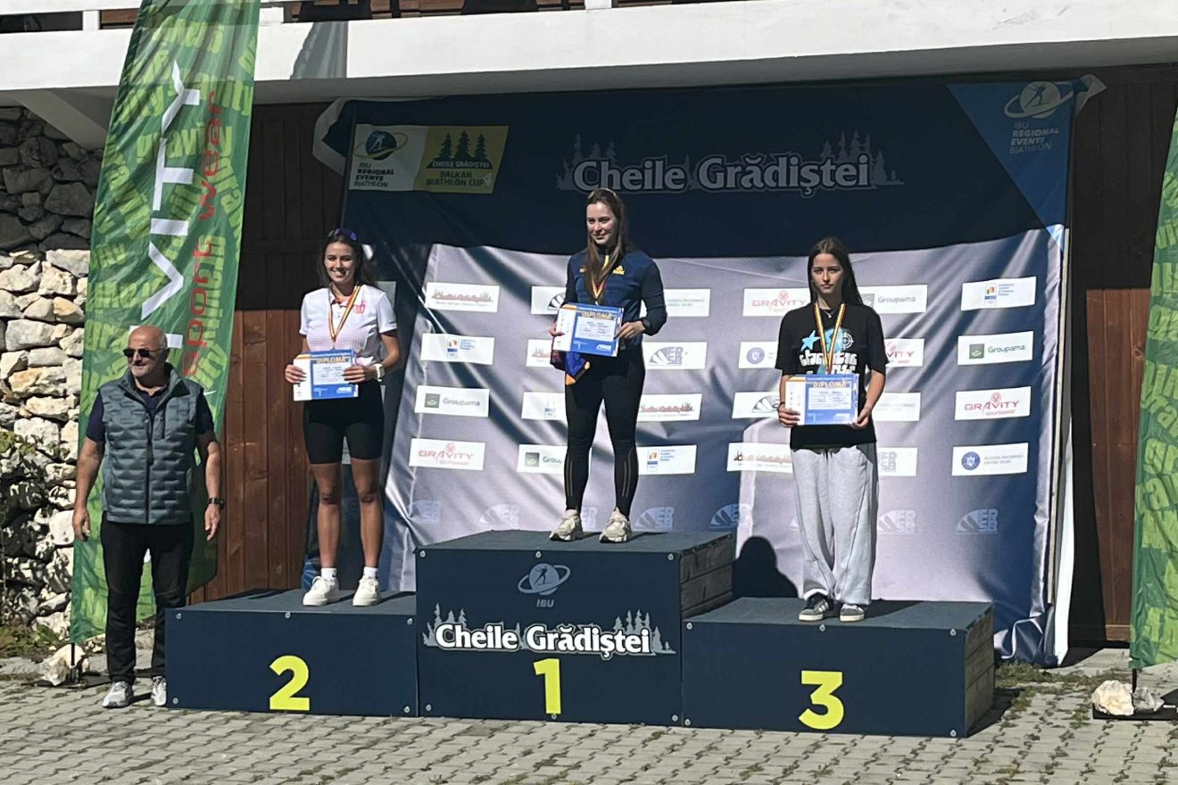 Tamás Boróka (jobbról) bronzérmes lett a tömegrajtos próbán •  Fotó: Csíkszeredai ISK