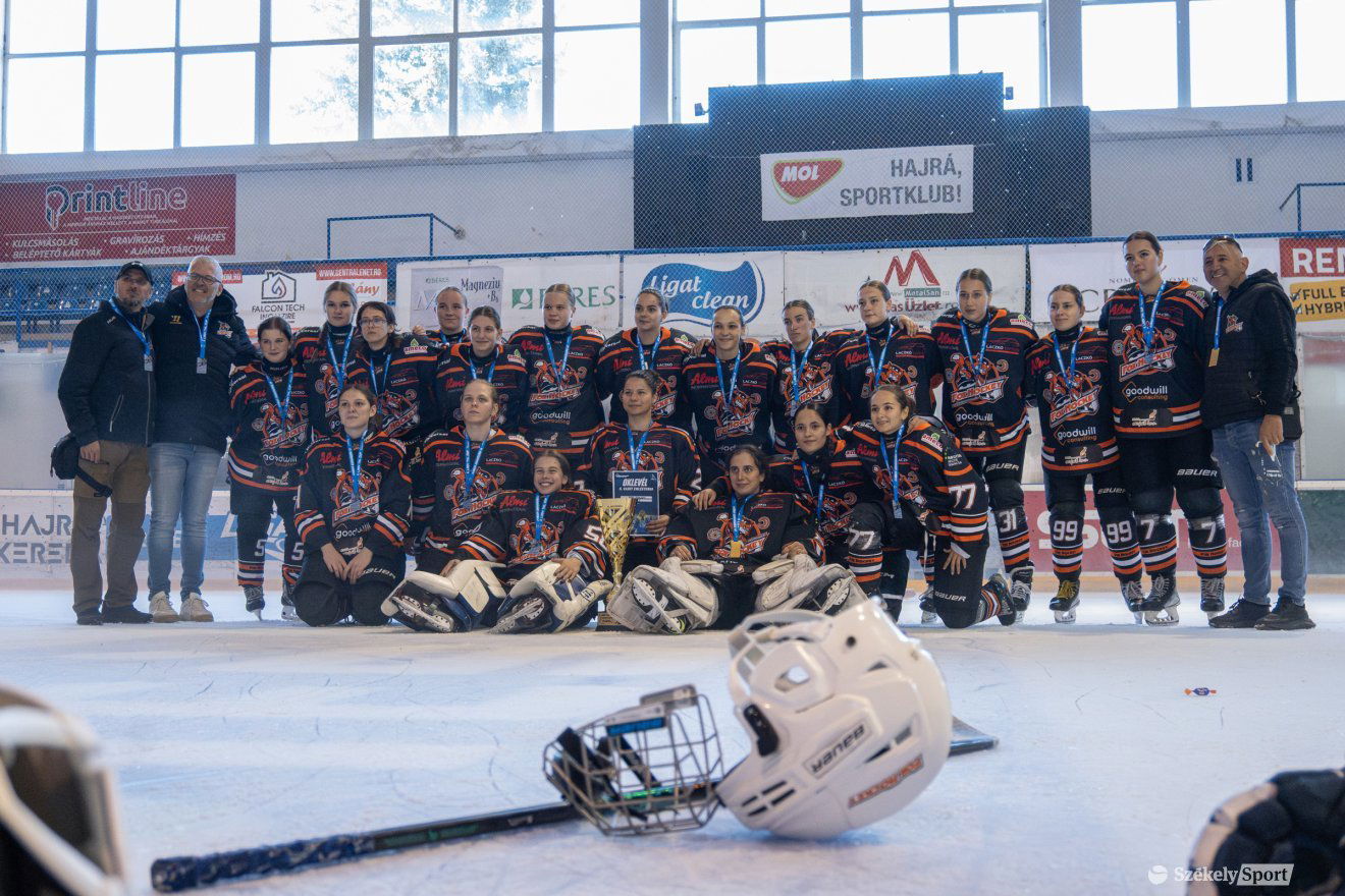 Magabiztosan nyerte meg a II. Lady THL kupát a gyergyószentmiklósi Fox Hockey • Fotó: Borbély Fanni