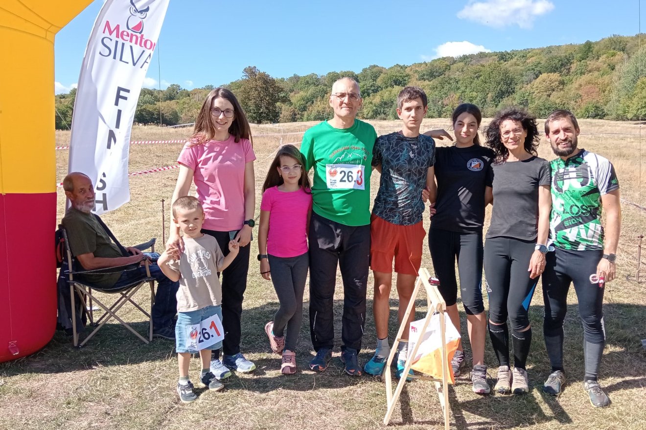 A csíki váltó (indulási sorrendben), plusz Simion Suciu kisfia •  Fotó: VSK Csíkszereda