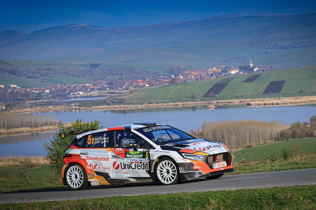 A Teslovan–Cseh páros versenyautója; a bajnokság első felében jól teljesítettek •  Fotó: facebook/ Adrian Teslovan, Cseh Vajk Imre