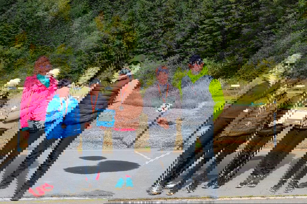 A képen a Csíkszeredai ISK érmes sportolói Gecse Izabella és Borbáth Áron edzők társaságában •  Fotó: Csíkszeredai ISK