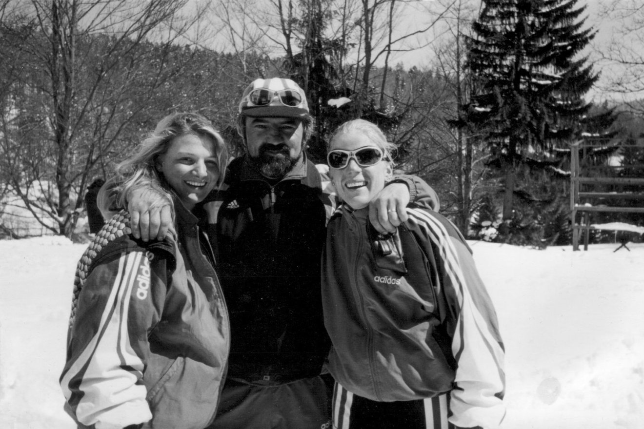 Márton Simon és két tanítványa: Xántus Bíborka és Tófalvi Éva •  Fotó: Dobos László gyűjteménye