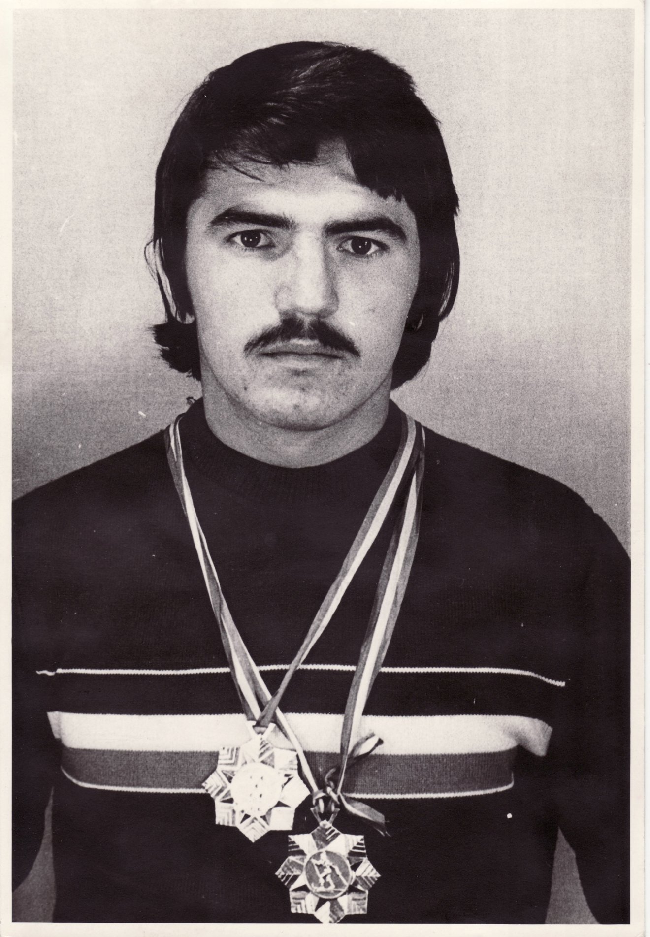 Márton Simon sportolóként, 1978-ban. Biatlonversenyzőként kezdte, később az edzői pályán vált nemzetközi tekintélyű szakemberré •  Fotó: Dobos László gyűjteménye