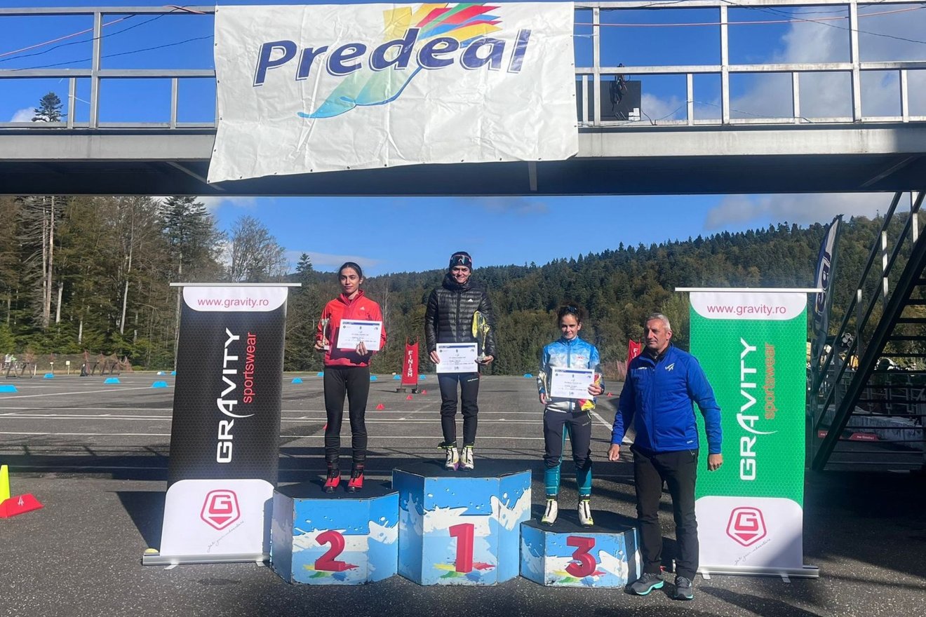 Kelemen Szidónia a dobogó harmadik fokán •  Fotó: Román Sí- és Biatlon-szövetség (FRSB)