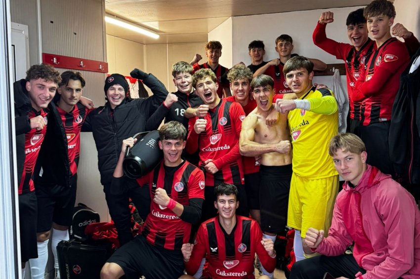Az U18-asoknak is volt mit ünnepelniük •  Fotó: FK Csíkszereda