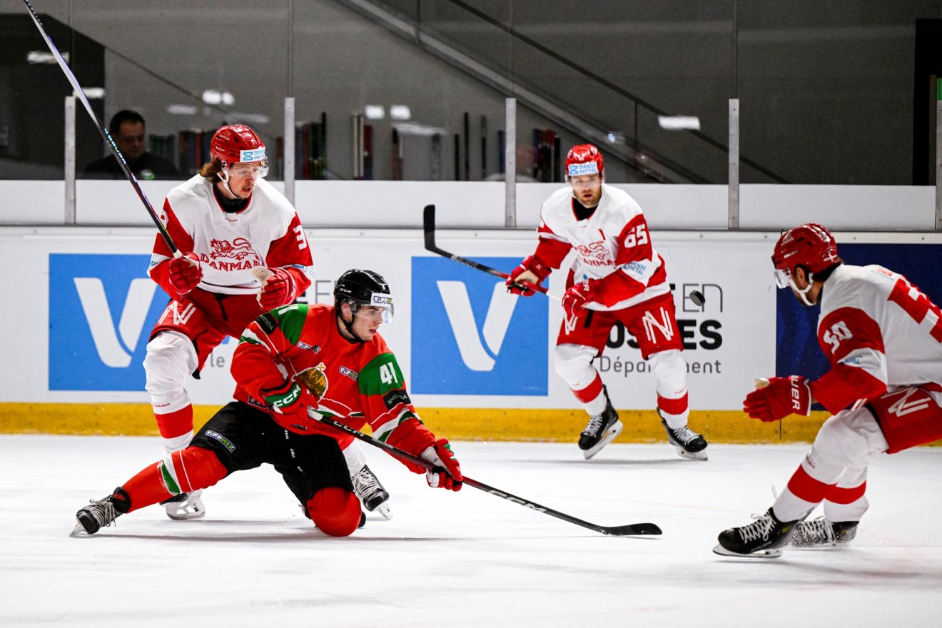 Öt gól kapott a magyar válogatott a dánoktól •  Fotó: Magyar Jégkorong-szövetség