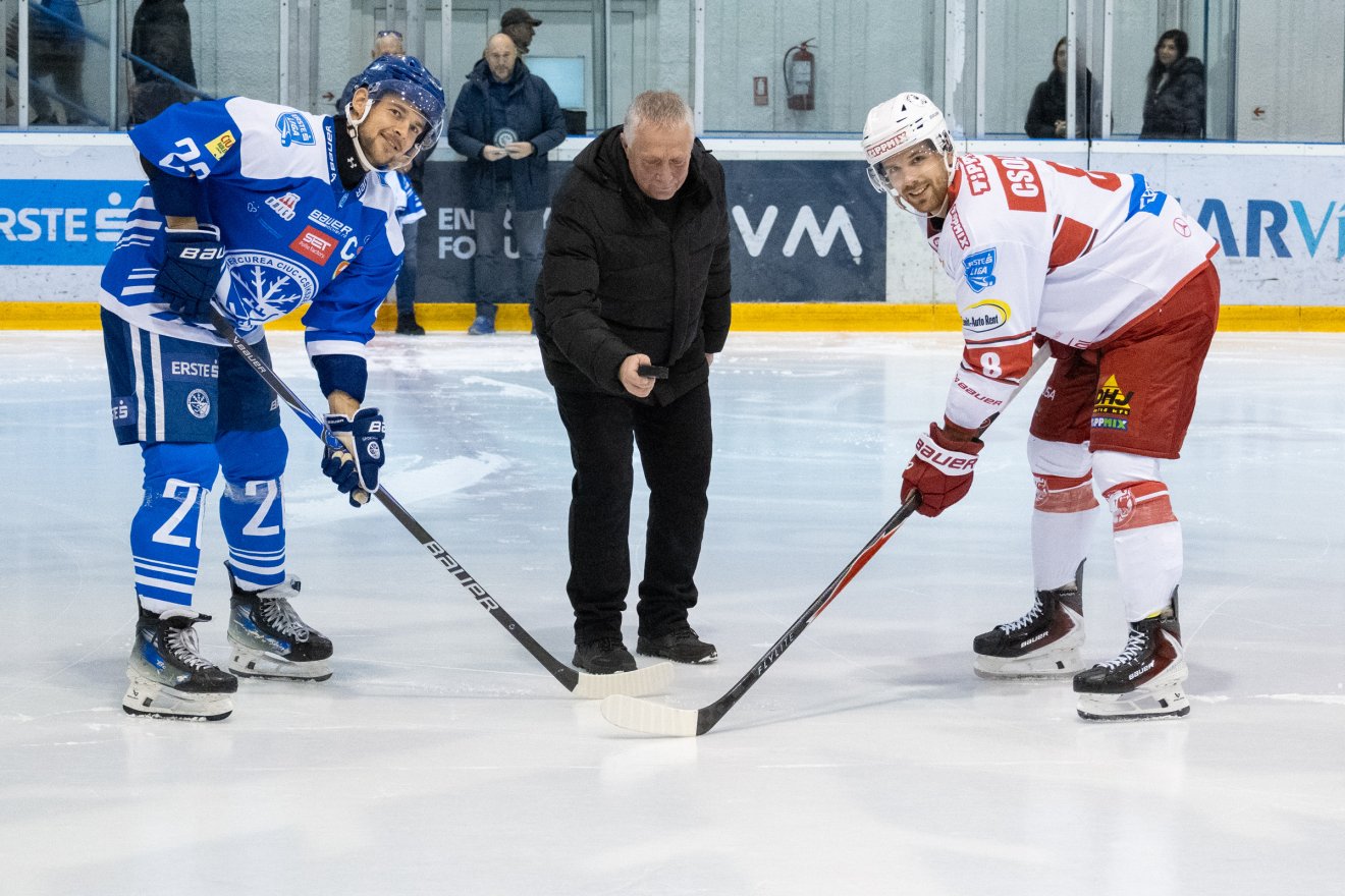 A kezdőkorongot Gál Sándor dobta be •  Fotó: Borbély Fanni