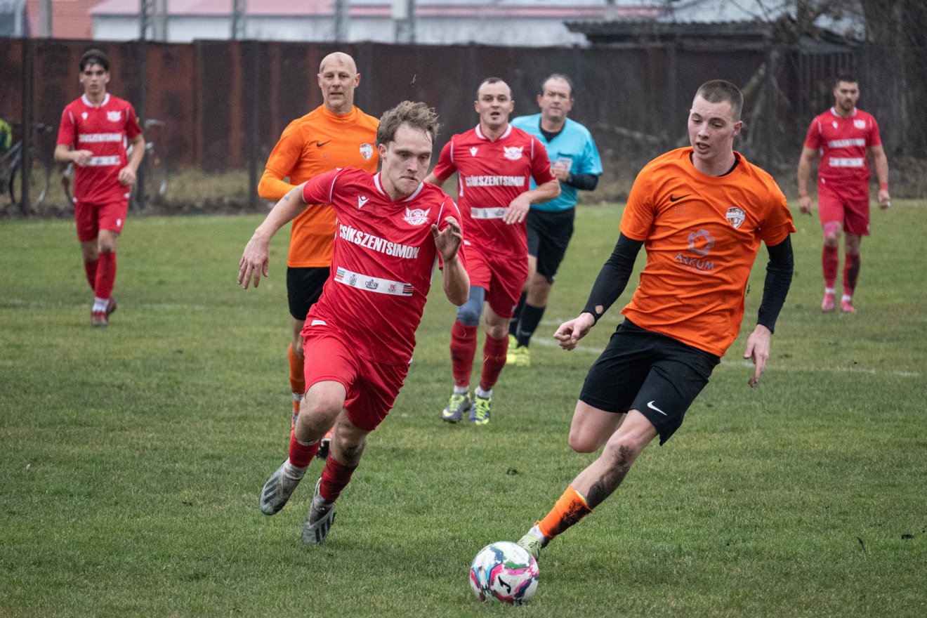 Csíkszentsimonban pontot mentett a piros-fehérben pályára lépő hazai gárda • Fotó: Borbély Fanni